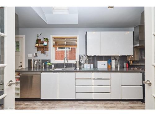 30 Cartier Drive, St. Catharines, ON - Indoor Photo Showing Kitchen