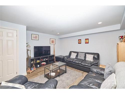 30 Cartier Drive, St. Catharines, ON - Indoor Photo Showing Living Room