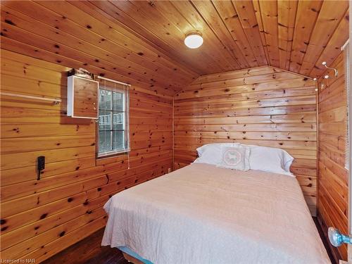 1077 Rignalls Road E, Bracebridge, ON - Indoor Photo Showing Bedroom