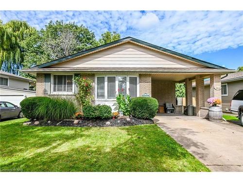 5811 Hillcrest Crescent, Niagara Falls, ON - Outdoor With Deck Patio Veranda