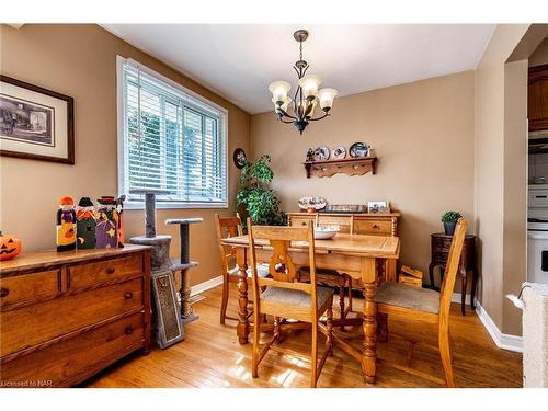 5811 Hillcrest Crescent, Niagara Falls, ON - Indoor Photo Showing Dining Room