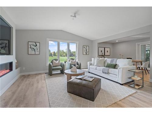 10513 Willoughby Drive, Niagara Falls, ON - Indoor Photo Showing Living Room With Fireplace