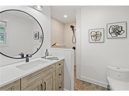 10513 Willoughby Drive, Niagara Falls, ON - Indoor Photo Showing Bathroom