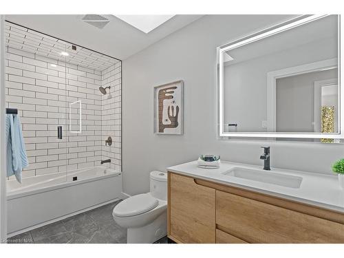 10513 Willoughby Drive, Niagara Falls, ON - Indoor Photo Showing Bathroom