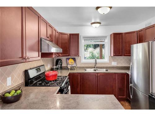 19 Wyckliffe Avenue, Niagara-On-The-Lake, ON - Indoor Photo Showing Kitchen With Double Sink