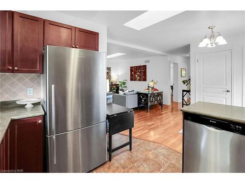 19 Wyckliffe Avenue, Niagara-On-The-Lake, ON - Indoor Photo Showing Kitchen