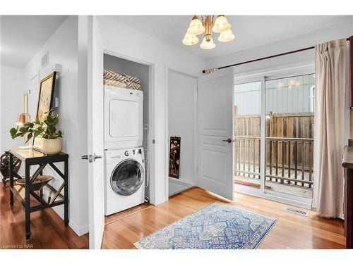 19 Wyckliffe Avenue, Niagara-On-The-Lake, ON - Indoor Photo Showing Laundry Room