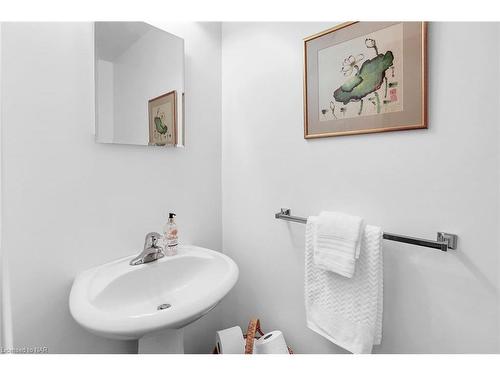 19 Wyckliffe Avenue, Niagara-On-The-Lake, ON - Indoor Photo Showing Bathroom