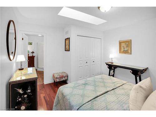 19 Wyckliffe Avenue, Niagara-On-The-Lake, ON - Indoor Photo Showing Bedroom