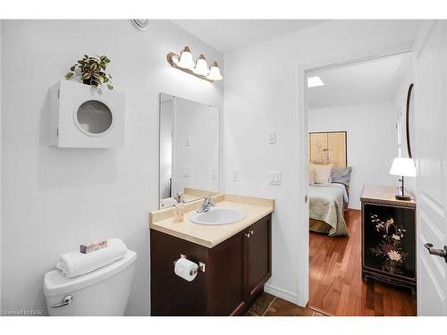 19 Wyckliffe Avenue, Niagara-On-The-Lake, ON - Indoor Photo Showing Bathroom