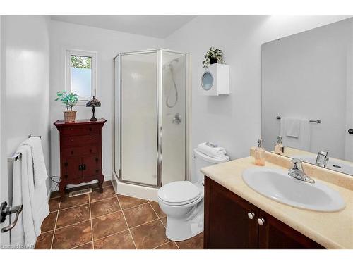 19 Wyckliffe Avenue, Niagara-On-The-Lake, ON - Indoor Photo Showing Bathroom