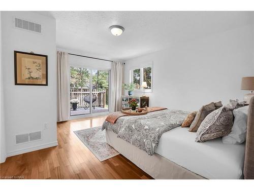 19 Wyckliffe Avenue, Niagara-On-The-Lake, ON - Indoor Photo Showing Bedroom