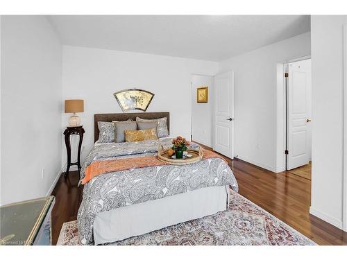 19 Wyckliffe Avenue, Niagara-On-The-Lake, ON - Indoor Photo Showing Bedroom