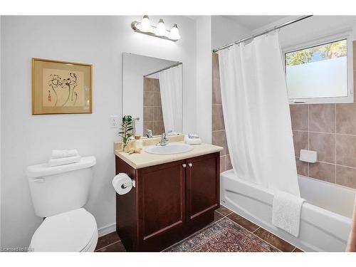 19 Wyckliffe Avenue, Niagara-On-The-Lake, ON - Indoor Photo Showing Bathroom