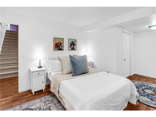 19 Wyckliffe Avenue, Niagara-On-The-Lake, ON - Indoor Photo Showing Bedroom