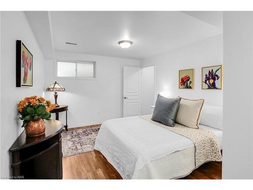 19 Wyckliffe Avenue, Niagara-On-The-Lake, ON - Indoor Photo Showing Bedroom