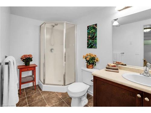 19 Wyckliffe Avenue, Niagara-On-The-Lake, ON - Indoor Photo Showing Bathroom