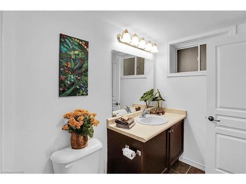 19 Wyckliffe Avenue, Niagara-On-The-Lake, ON - Indoor Photo Showing Bathroom