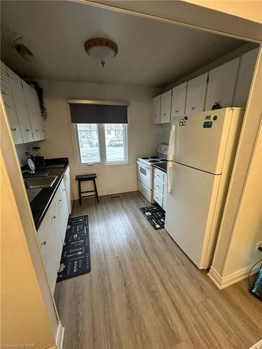 13-299 Limeridge Road W, Hamilton, ON - Indoor Photo Showing Kitchen