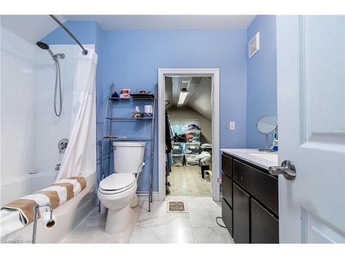 12 Randolph Street, Welland, ON - Indoor Photo Showing Bathroom