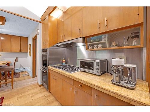 21 Woodmount Drive, St. Catharines, ON - Indoor Photo Showing Kitchen