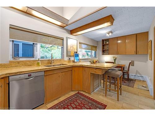 21 Woodmount Drive, St. Catharines, ON - Indoor Photo Showing Kitchen With Double Sink