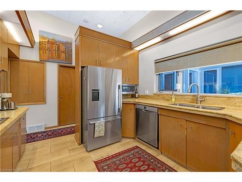 21 Woodmount Drive, St. Catharines, ON - Indoor Photo Showing Kitchen With Double Sink