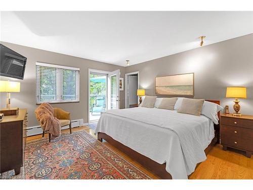 21 Woodmount Drive, St. Catharines, ON - Indoor Photo Showing Bedroom