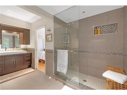 21 Woodmount Drive, St. Catharines, ON - Indoor Photo Showing Bathroom