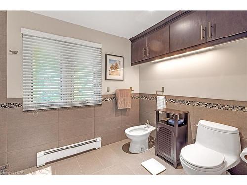 21 Woodmount Drive, St. Catharines, ON - Indoor Photo Showing Bathroom