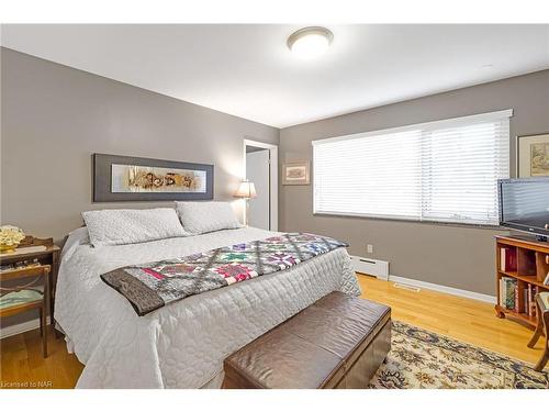 21 Woodmount Drive, St. Catharines, ON - Indoor Photo Showing Bedroom