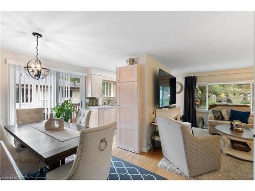 10 Knightwood Drive, St. Catharines, ON - Indoor Photo Showing Dining Room