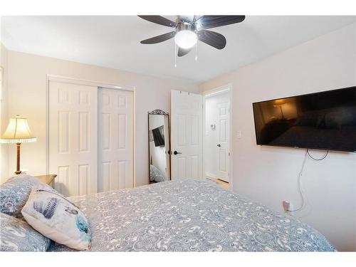 10 Knightwood Drive, St. Catharines, ON - Indoor Photo Showing Bedroom