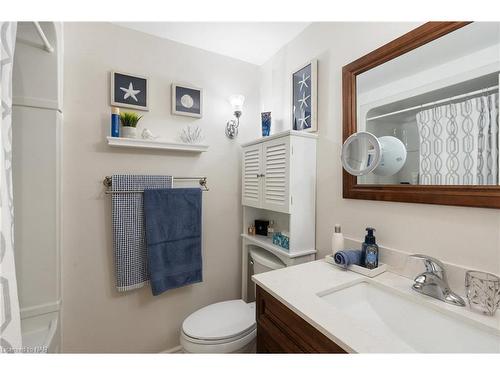 10 Knightwood Drive, St. Catharines, ON - Indoor Photo Showing Bathroom