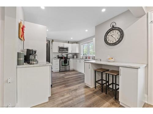 292 Wallace Avenue, Welland, ON - Indoor Photo Showing Kitchen With Upgraded Kitchen