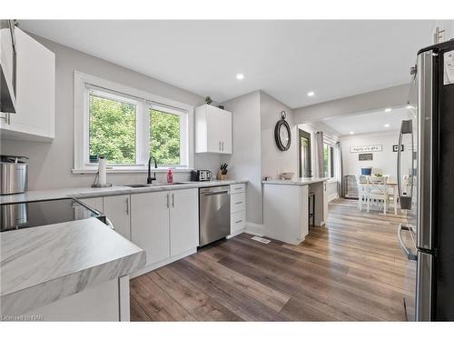 292 Wallace Avenue, Welland, ON - Indoor Photo Showing Kitchen