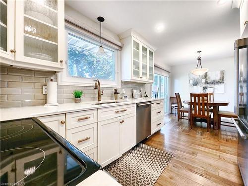 4 Keistan Drive, St. Catharines, ON - Indoor Photo Showing Kitchen