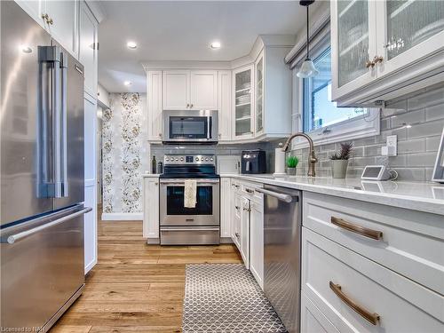 4 Keistan Drive, St. Catharines, ON - Indoor Photo Showing Kitchen With Upgraded Kitchen