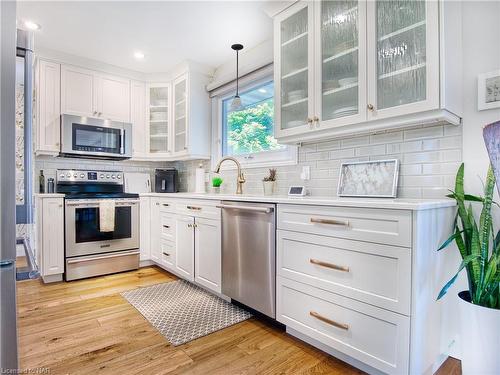 4 Keistan Drive, St. Catharines, ON - Indoor Photo Showing Kitchen With Upgraded Kitchen