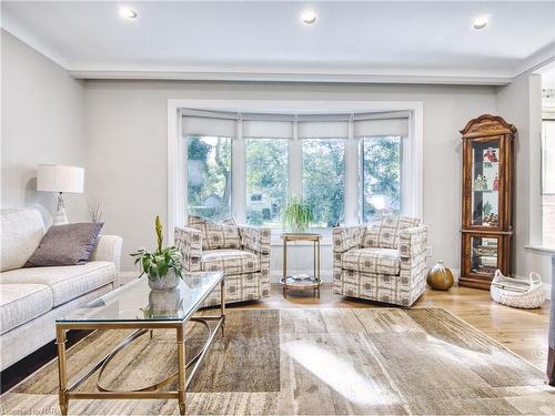 4 Keistan Drive, St. Catharines, ON - Indoor Photo Showing Living Room