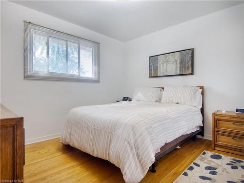 4 Keistan Drive, St. Catharines, ON - Indoor Photo Showing Bedroom