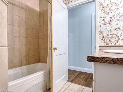 4 Keistan Drive, St. Catharines, ON - Indoor Photo Showing Bathroom