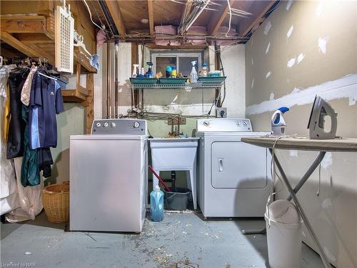 4 Keistan Drive, St. Catharines, ON - Indoor Photo Showing Laundry Room