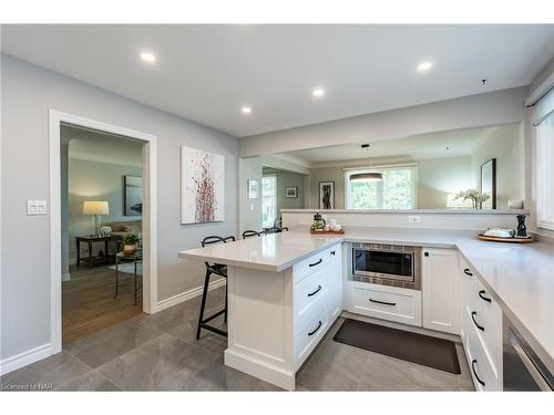 10 Wedgewood Court, St. Catharines, ON - Indoor Photo Showing Kitchen