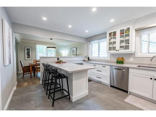 10 Wedgewood Court, St. Catharines, ON - Indoor Photo Showing Kitchen