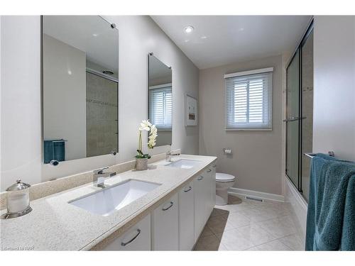 10 Wedgewood Court, St. Catharines, ON - Indoor Photo Showing Bathroom