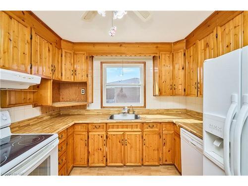 66 Rose Avenue, Thorold, ON - Indoor Photo Showing Kitchen