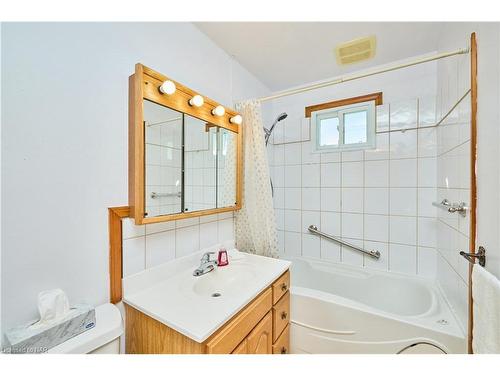 66 Rose Avenue, Thorold, ON - Indoor Photo Showing Bathroom