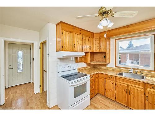 66 Rose Avenue, Thorold, ON - Indoor Photo Showing Kitchen