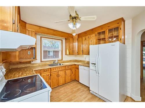 66 Rose Avenue, Thorold, ON - Indoor Photo Showing Kitchen